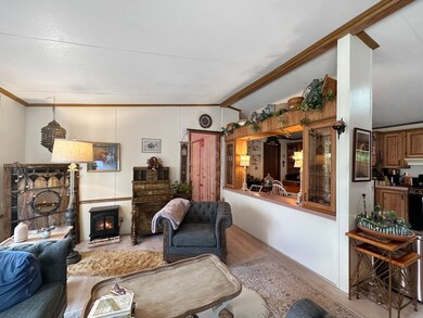 Living Room / Breakfast Bar