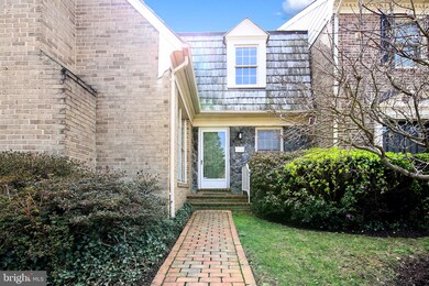 10706 Brewer House Rd, Rockville, MD 20852 - photo 3