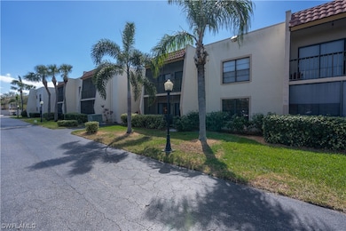 12491 Mcgregor Blvd unit 7, Fort Myers, FL 33919 - photo 3