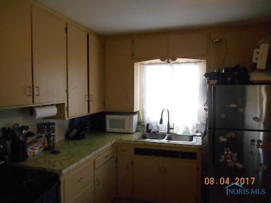 943 Waybridge Rd, Toledo, OH 43612 - photo 2