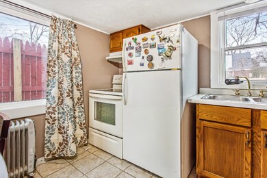 572 W 18th St, Holland, MI 49423-4