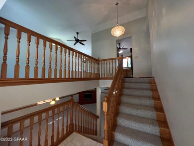 2318 W Fallcreek Ct, Grand Forks, ND 58201 - photo 3