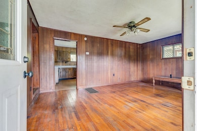 216 Asbury Hollow Rd, Cedar Bluff, VA 24609 - photo 4