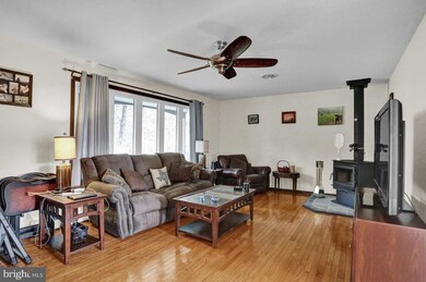 1518 Eckert Ave, Reading, PA 19602 - photo 3