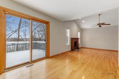 186 N Crooked Lake Ln, Lindenhurst, IL 60046 - photo 5