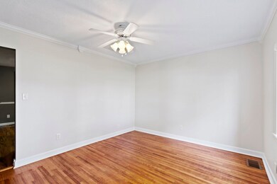 709 Maple St, Tipton, IN 46072 - photo 5