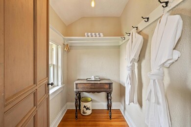 Main Lodge 8 - Closet