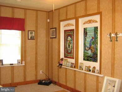 300 Chamberlayne St, Colonial Beach, VA 22443 - photo 4