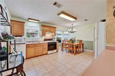 Large Kitchen w/ ceramic tile, ample cabinet space