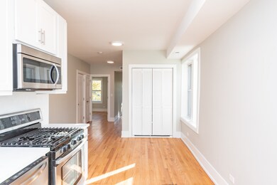 1122 W Addison St unit 2, Chicago, IL 60613 - photo 4