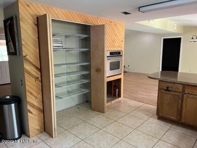 Pantry Oak Forest Lane
