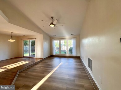 6917 Lodestone Ct, Alexandria, VA 22306 - photo 5