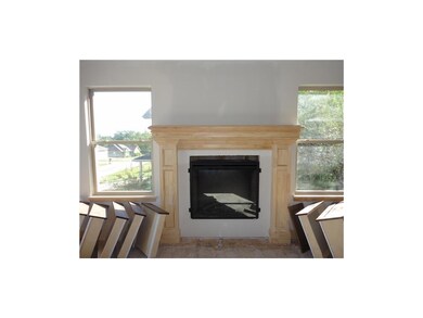 BEAUTIFUL FIREPLACE/ELECTRIC