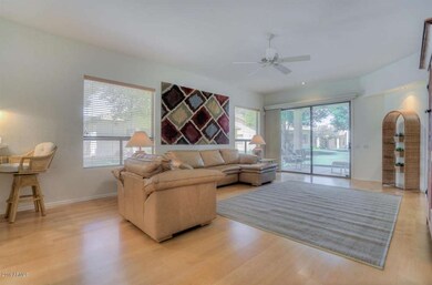 006--FamilyRoom