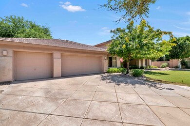 1025 W Enfield Pl - Front View - Garage