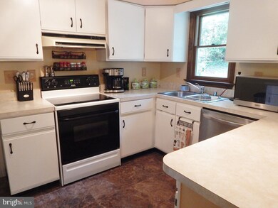 221 Sharon Dr, Lusby, MD 20657 - photo 3