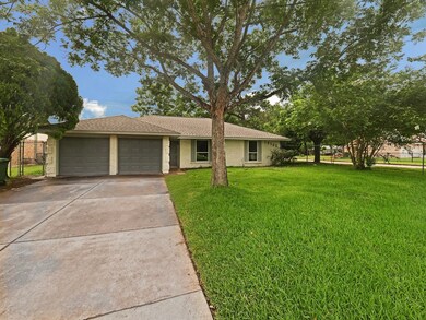 10502 Woodwick St, Houston, TX 77016 - photo 3