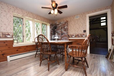 EAT-IN KITCHEN