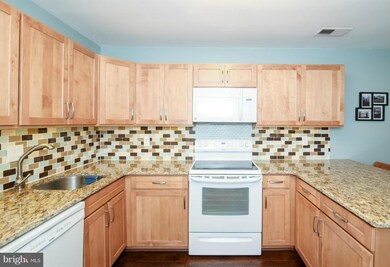 5700 Brewer House Cir unit T2, Rockville, MD 20852 - photo 2
