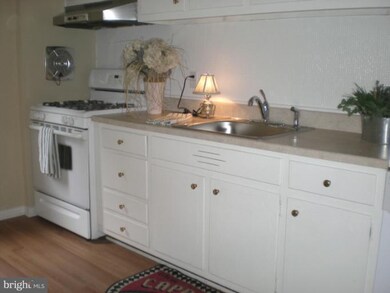 921 Circle Dr, Halethorpe, MD 21227 - photo 4