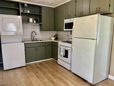 401 N Orphan St, Pryor, OK 74361 - photo 4