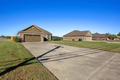 627 Bois d Arc St, Whitesboro, TX 76273 - photo 4