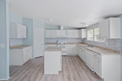 303 Spring Valley Dr, Byron, GA 31008 - photo 4