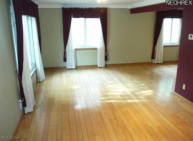 1976 Idlehurst Dr, Euclid, OH 44117 - photo 3