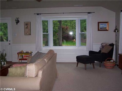 Den/Family/Great Room - Bay window in oversized fa