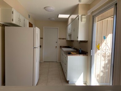 10813 W Santa fe Dr, Sun City, AZ 85351 - photo 3