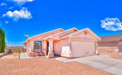 14337 Desert Cactus Dr, Horizon City, TX 79928 - photo 2