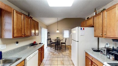 319 Hubbard St, Reidsville, NC 27320 - photo 6