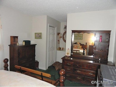 61 Lynwood Cir, Asheville, NC 28806 - photo 5