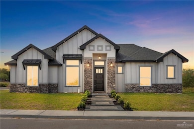 12 James St, Rio Grande City, TX 78582 - photo 2