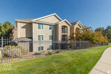 182 W Springview Dr, Saratoga Springs, UT 84045 - photo 3