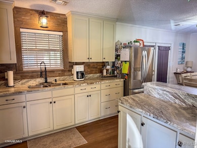 403 MacMillian Dr, Thomasville, AL 36784 - photo 4