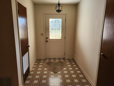 550 Brian Cir, Mary Esther, FL 32569 - photo 3