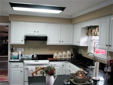 202 Northwood Ave, Shelbyville, TN 37160 - photo 4