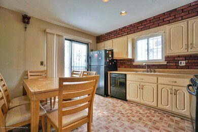 293 Lamport Blvd, Staten Island, NY 10305 - photo 4