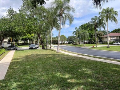 8 Amherst Ct unit B, Royal Palm Beach, FL 33411 - photo 4