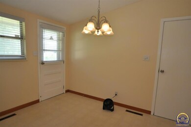 4301 SW 34th St, Topeka, KS 66614 - photo 6