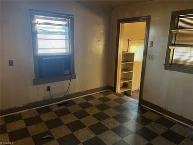 Eat-in Kitchen