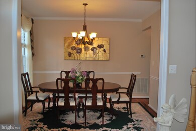 7712 White Willow Ct, Springfield, VA 22153 - photo 4