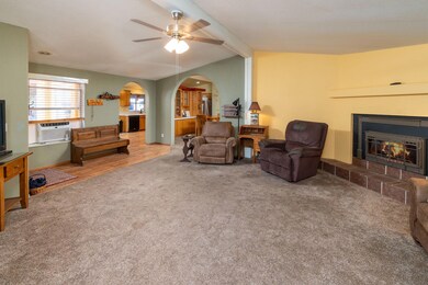 Living Room/Fireplace
