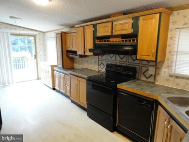 1508 Flanders Ln unit TRLR F, Harwood, MD 20776 - photo 4