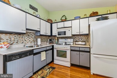 1825 Vincenza Dr unit H, Sykesville, MD 21784 - photo 7