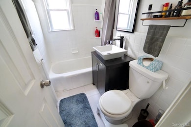 251-35 71st Rd unit 51B, Bellerose, NY 11426 - photo 7