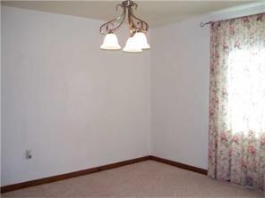 Light and bright dining room!!