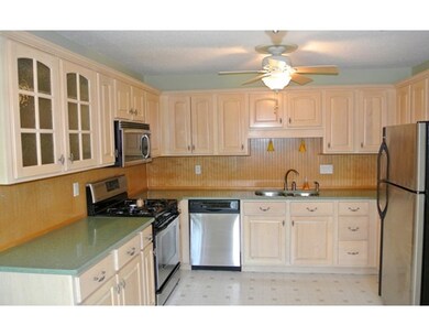 64 Tennis Plaza Rd unit 21, Dracut, MA 01826 - photo 2