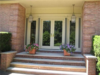 Entry/Foyer.